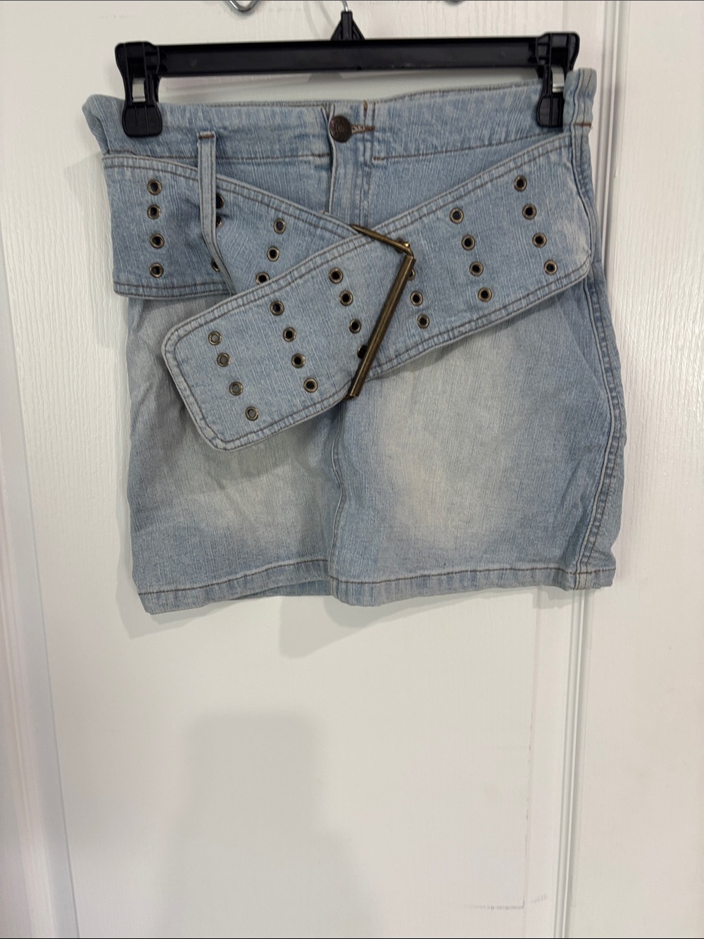 Y2K bebe Light Wash Denim Shorts with Wide Grommet Belt